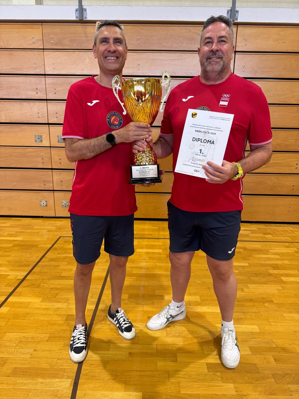 Diploma y trofeo de campeones de la categoría 55+ · Braslovče 2025