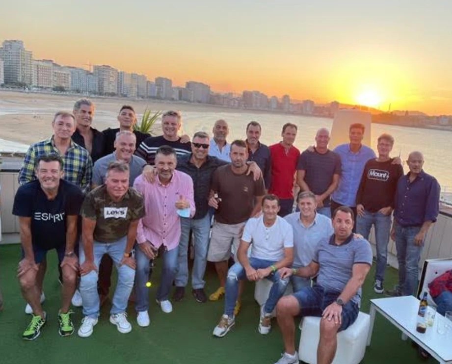 Fiesta tras el torneo de Gijón en el puerto
